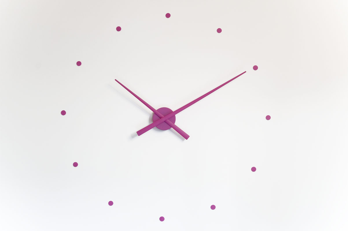 Nástěnné hodiny OJ fialové, 50 cm, Nomon